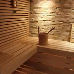Woodmood With Leuk