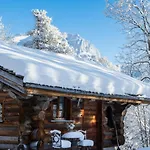 Lodge Woodmood With