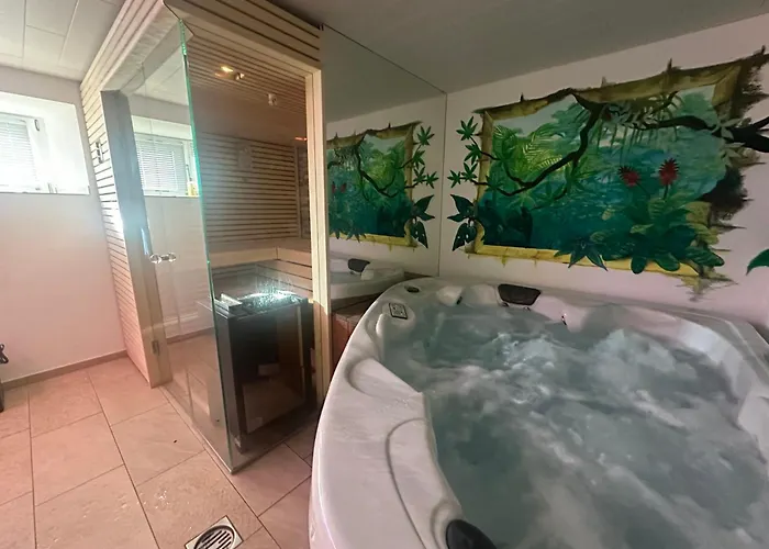 Woodmood With Chata *