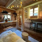 Woodmood With Leuk